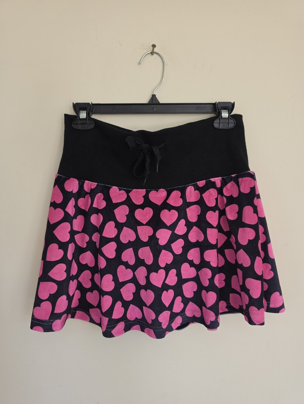 Black & Pink Heart Print Flared Drawstring Velour Mini Skirt Size Large NWT